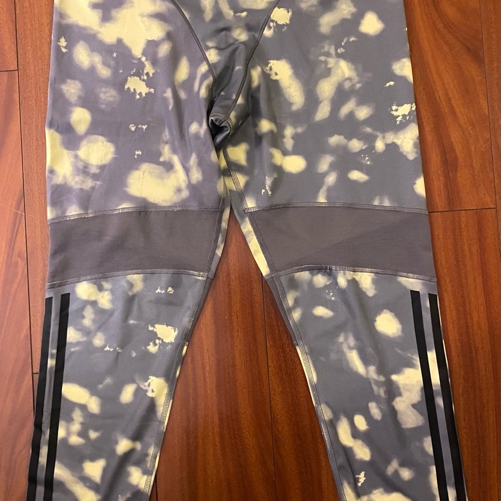 🌻Adidas Gray and Pale Yellow Tights Leggings Joggers AOP NWT🌻